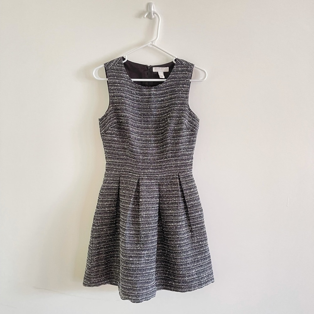 Size S Forever 21 Sleeveless Black Pleated Dress